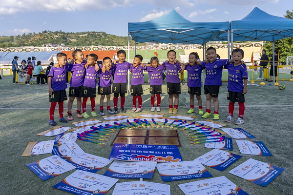 市实验幼儿园在四川省第七届幼儿体育大会（足球）中斩获4项大奖(图2)